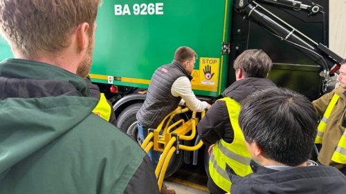 A fully electric mobile shredder JENZ 3  