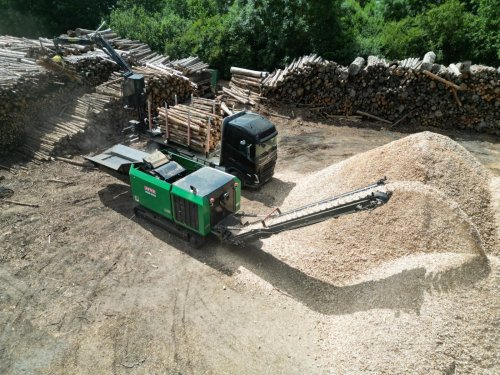 A new tracked chipper 2  