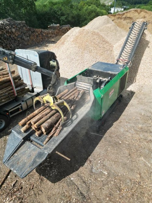 A new tracked chipper 3  